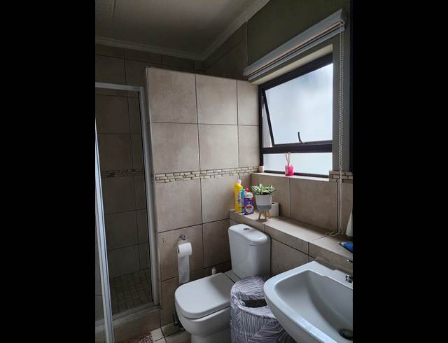 1 bed property to rent in SUNNINGHILL