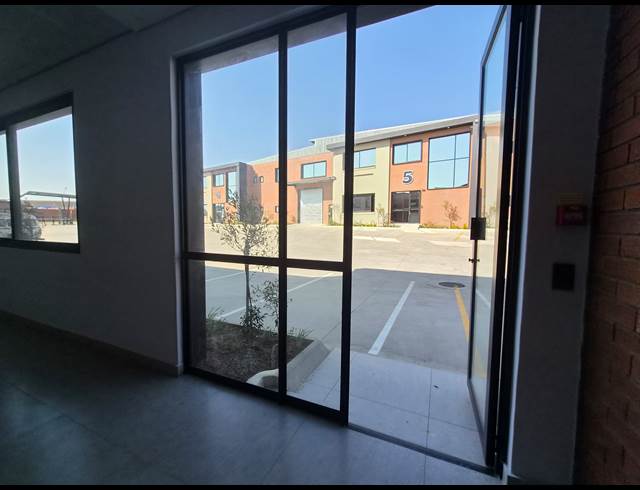 2,104M² OFFICE TO LET IN SAMRAND BUSINESS PARK