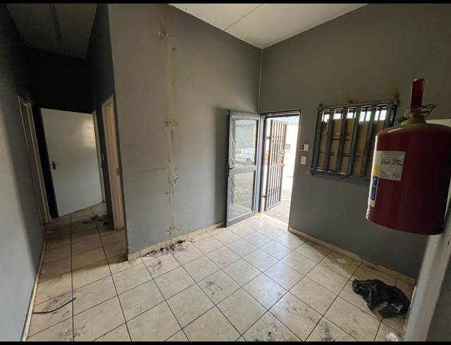 315M² WAREHOUSE TO LET IN CROWN