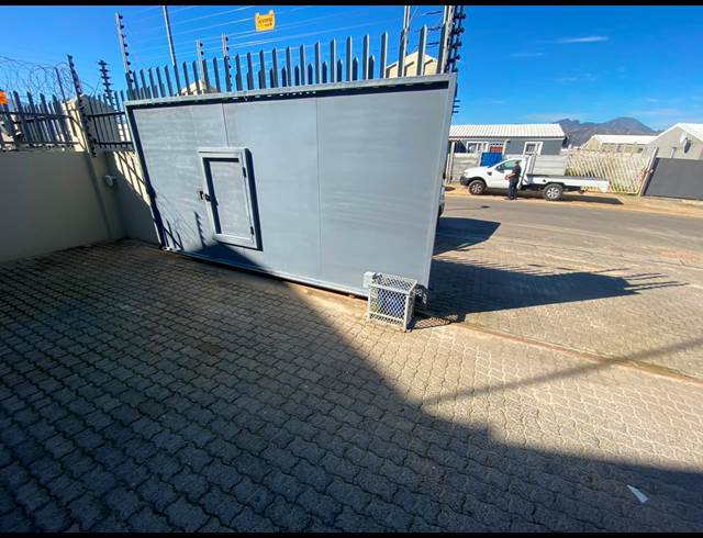 255M² WAREHOUSE TO LET IN STRAND INDUSTRIA