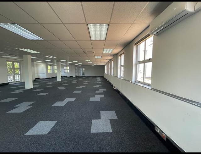 279M² OFFICE TO LET IN LYME PARK