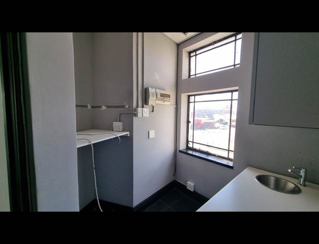 158M² OFFICE TO LET IN WOODSTOCK
