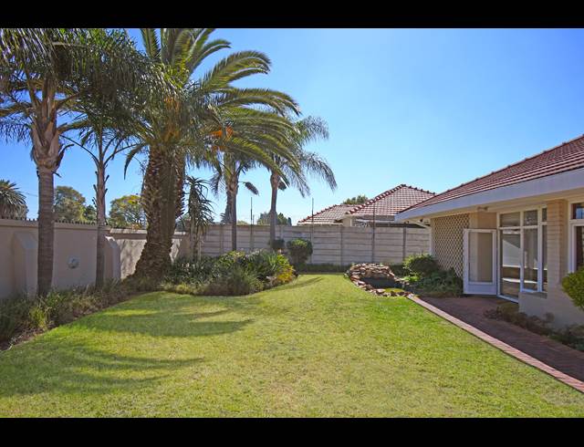 351M² BUSINESS TO LET IN GREENSIDE
