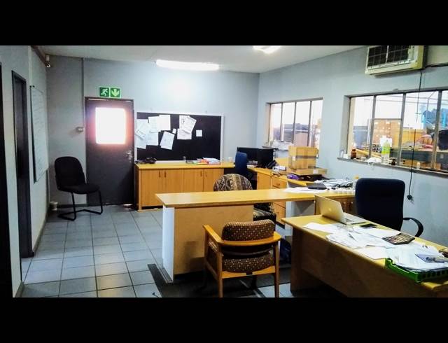 2,785M² WAREHOUSE TO LET IN PAROW INDUSTRIAL
