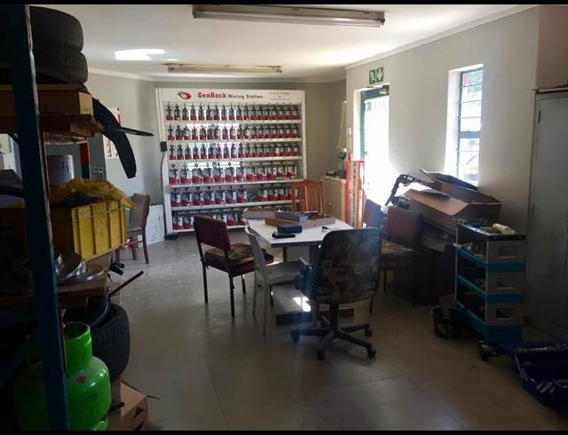 270M² WAREHOUSE TO LET IN STRIJDOMPARK