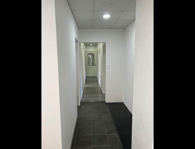 183M² OFFICE TO LET IN GILLITTS