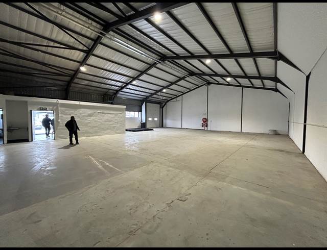 362M² WAREHOUSE TO LET IN RETREAT