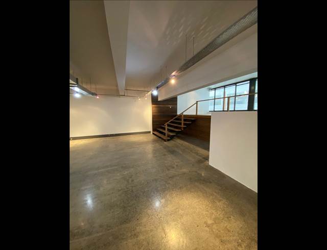 162M² OFFICE TO LET IN WOODSTOCK