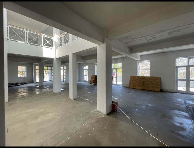 1,050M² OFFICE TO LET IN GARDENS