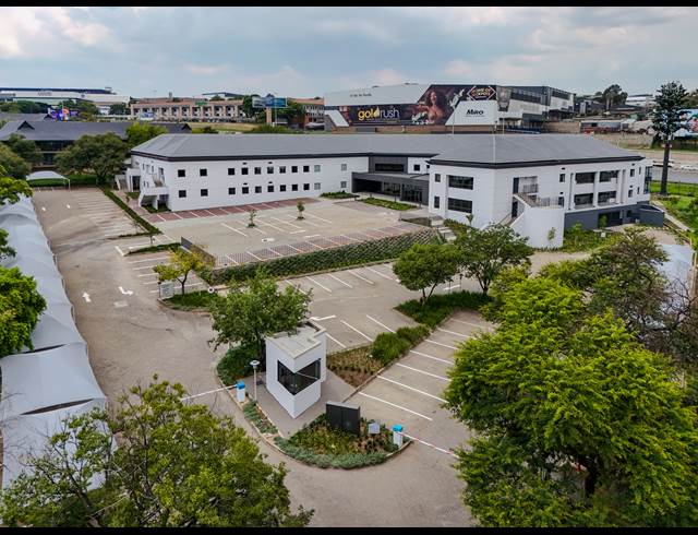 2,195M² OFFICE TO LET IN VORNA VALLEY