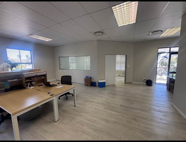 91M² OFFICE TO LET IN PAARDEVLEI