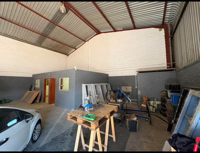 152M² WAREHOUSE TO LET IN BROADLANDS PARK
