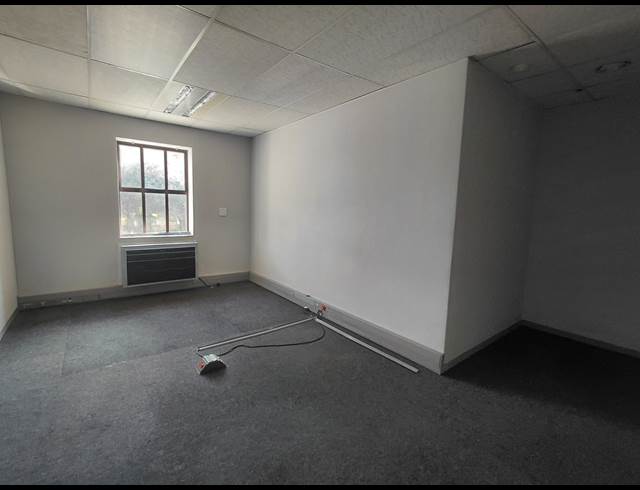 383M² OFFICE TO LET IN BRYANSTON