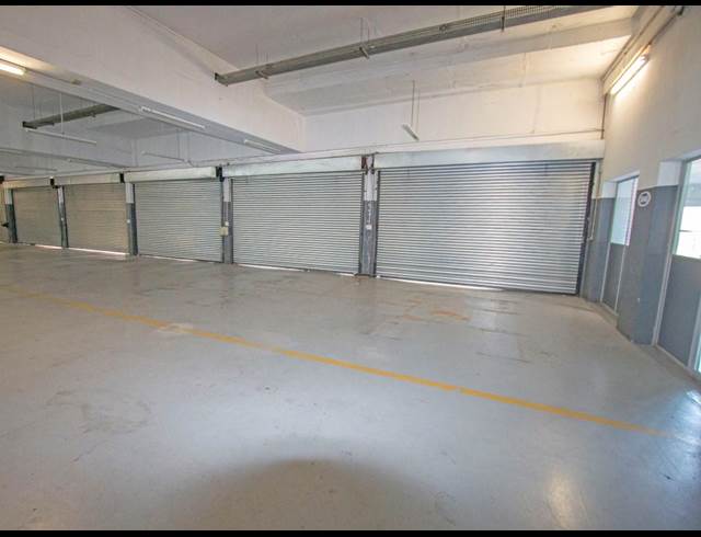 1,000M² SHOWROOM TO LET IN BRYANSTON