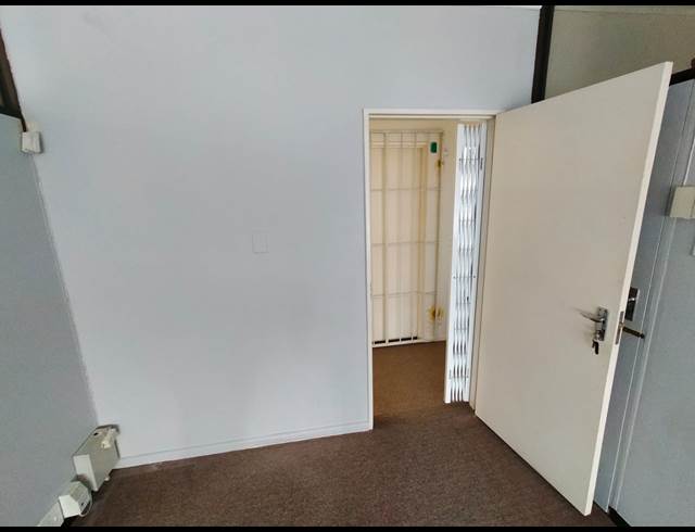 20M² OFFICE RENTED IN DURBANVILLE CENTRAL