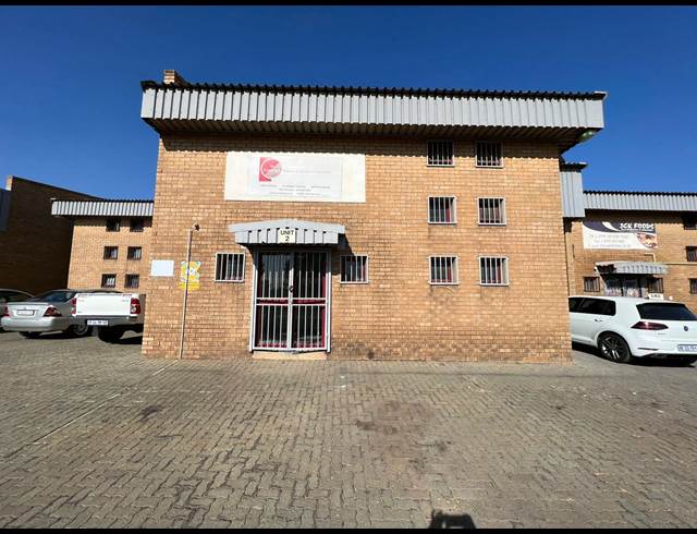 240M² WAREHOUSE TO LET IN DRIEHOEK
