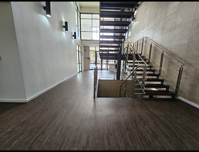 1,014M² OFFICE TO LET IN PLATTEKLOOF