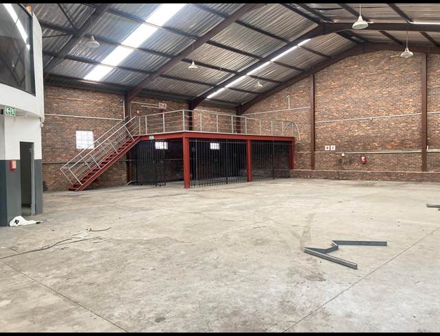 650M² WAREHOUSE TO LET IN KYA SANDS