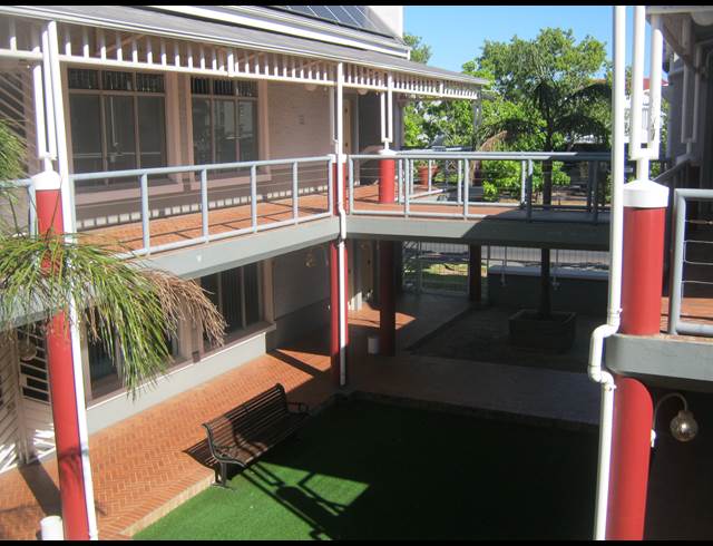 52M² OFFICE RENTED IN SOMERSET WEST CENTRAL