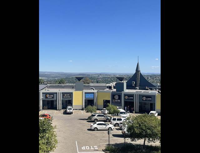 346M² RETAIL TO LET IN HALFWAY HOUSE