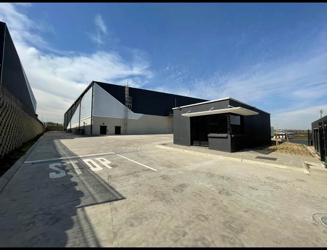 4,883M² WAREHOUSE TO LET IN WATERFALL