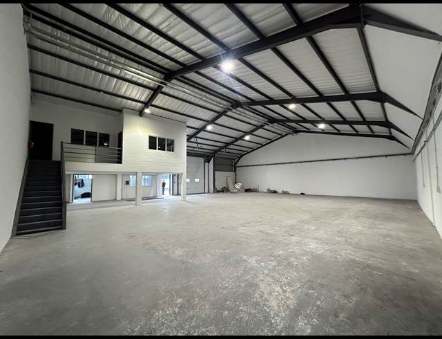 444M² WAREHOUSE TO LET IN RETREAT