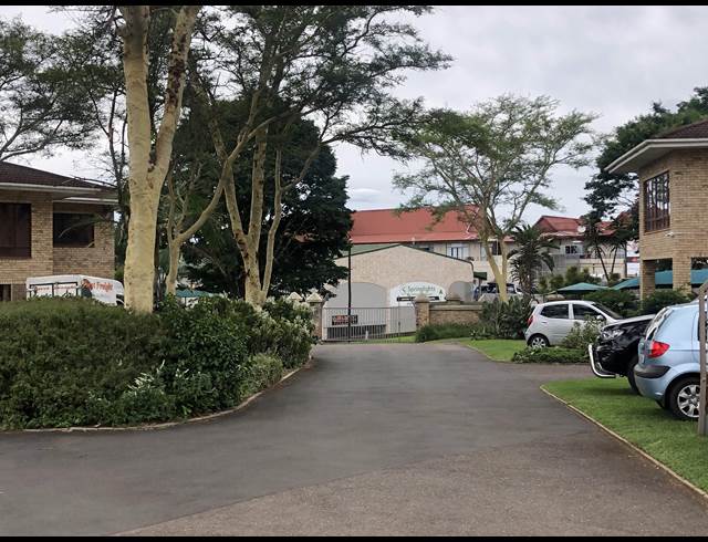 130M² BUSINESS CENTRE RENTED IN HILLCREST CENTRAL