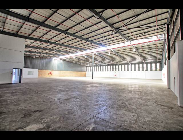 1,607M² WAREHOUSE TO LET IN HOOGLAND