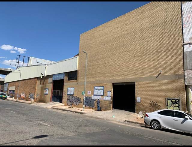 6,700M² WAREHOUSE TO LET IN NEWTOWN