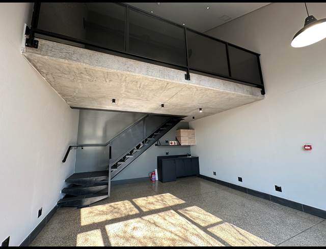 62M² OFFICE TO LET IN ROOIHUISKRAAL NORTH