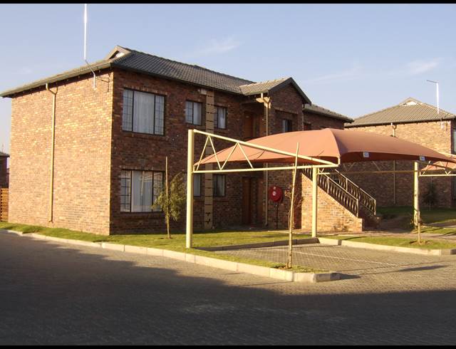 2 bed property to rent in SONNEVELD