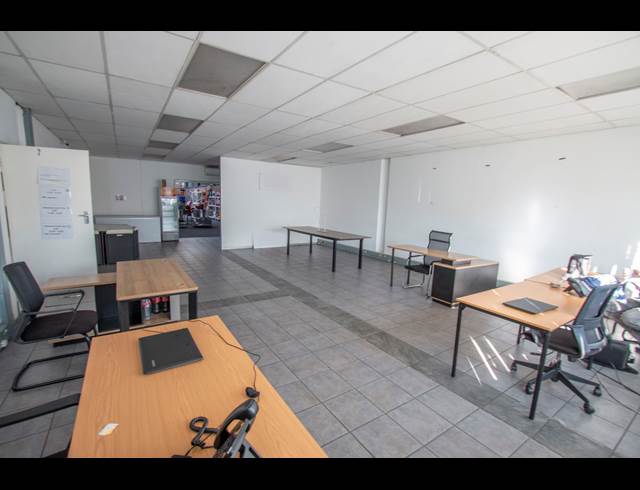 2,128M² WAREHOUSE TO LET IN SPARTAN