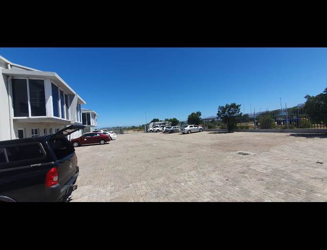 1,250M² WAREHOUSE TO LET IN AIRPORT INDUSTRIA