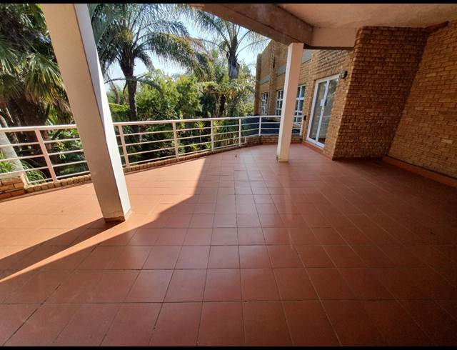 110M² SHOWROOM TO LET IN HALFWAY HOUSE