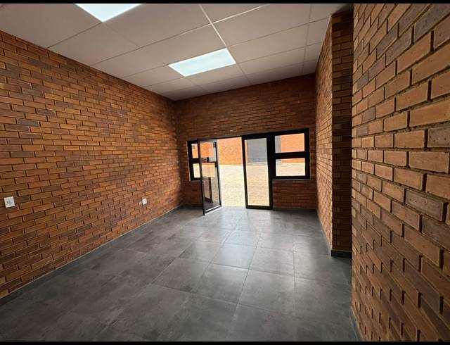 1,155M² WAREHOUSE TO LET IN ORMONDE