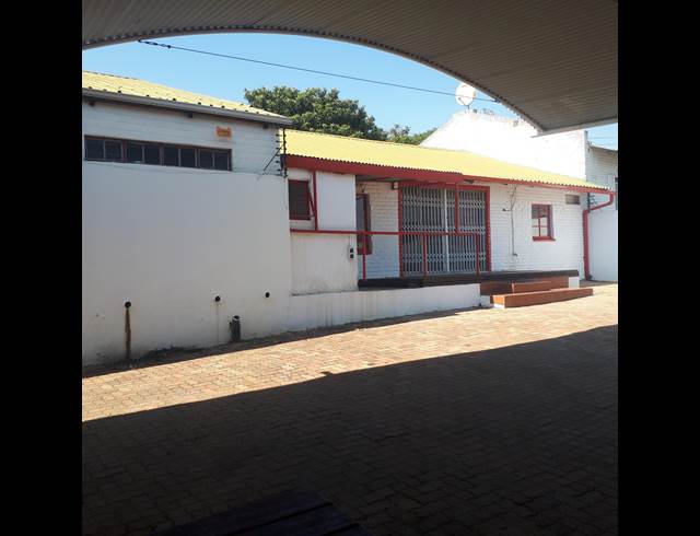 M² OFFICE TO LET IN ROCKY DRIFT