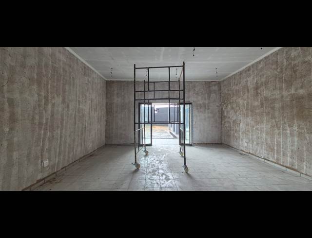 110M² WAREHOUSE TO LET IN PETIT