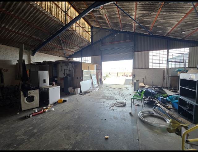 747M² WAREHOUSE TO LET IN SOMERSET WEST CENTRAL