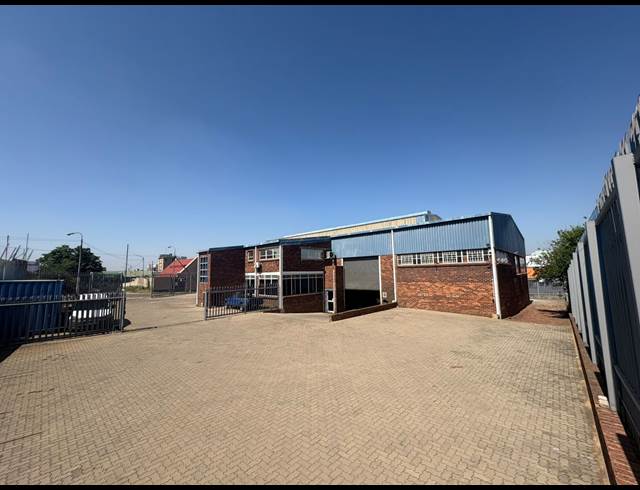 1,200M² WAREHOUSE TO LET IN GERMISTON CENTRAL