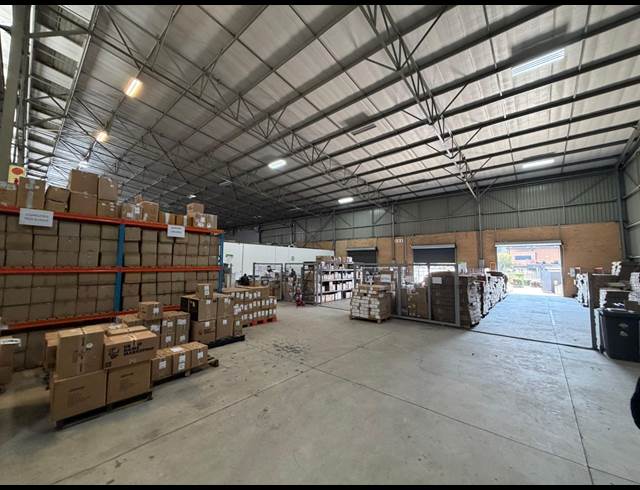 3,137M² WAREHOUSE TO LET IN HALFWAY HOUSE