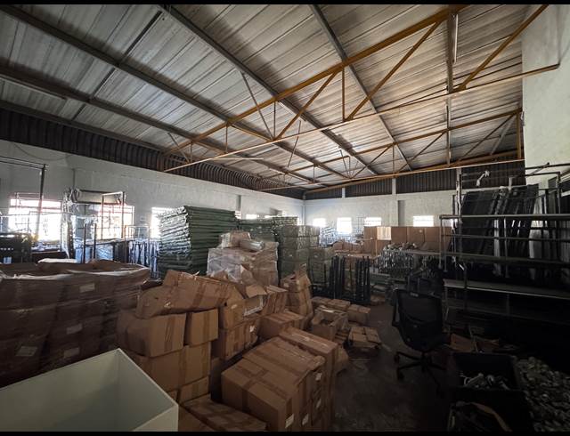 1,034M² WAREHOUSE TO LET IN BRIARDENE
