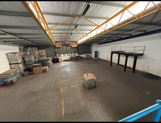 491M² FACTORY TO LET IN RED HILL