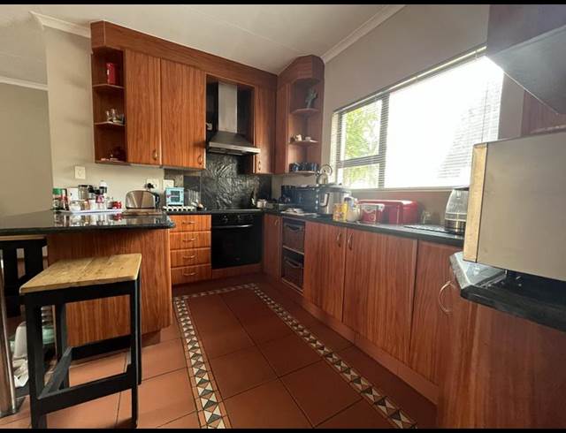 3 BEDROOM PROPERTY TO RENT IN GLEN MARAIS