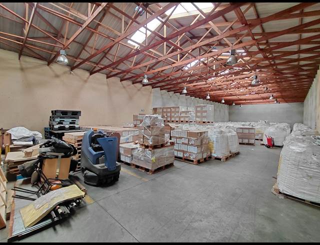 660M² WAREHOUSE TO LET IN POMONA