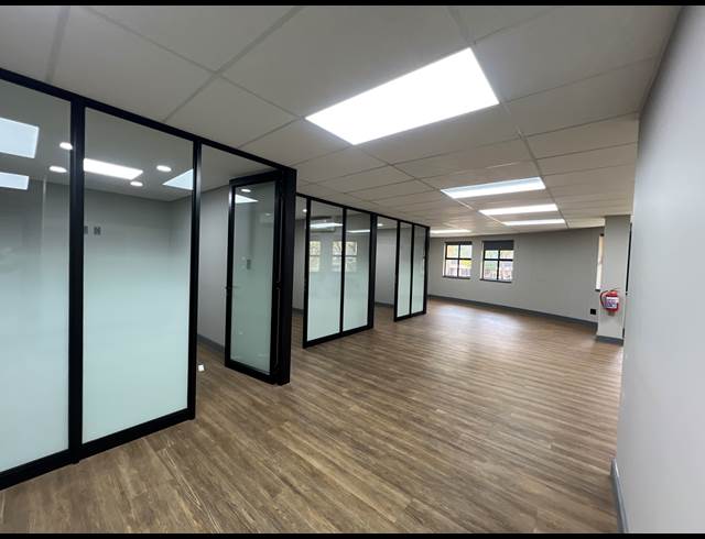 222M² OFFICE TO LET IN HYDE PARK