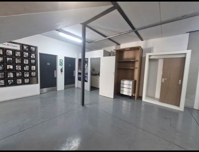 495M² WAREHOUSE TO LET IN STIKLAND INDUSTRIAL
