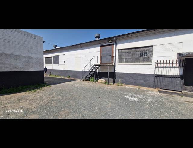 1,000M² WAREHOUSE TO LET IN NEW DOORNFONTEIN