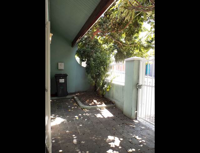 2 bed property to rent in WOODSTOCK