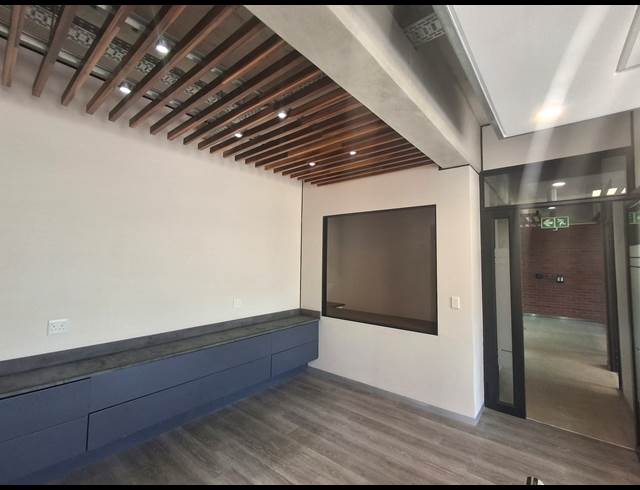 678M² OFFICE TO LET IN BEACON BAY
