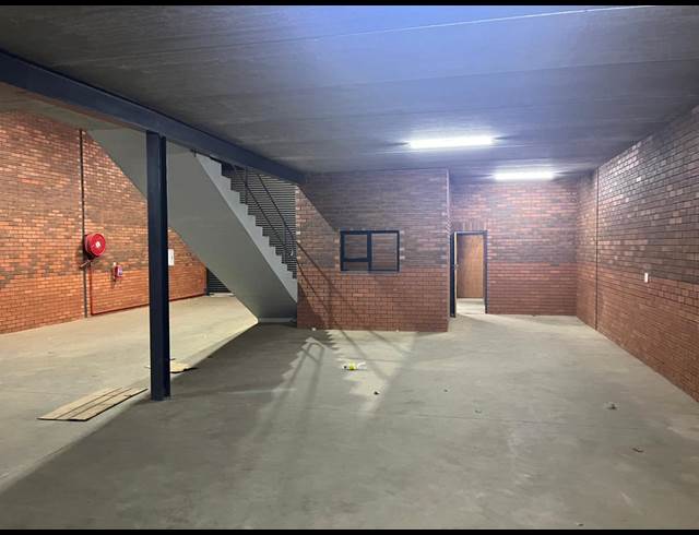 378M² WAREHOUSE TO LET IN THETA